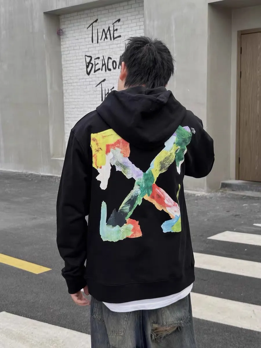 ♻️💯Reference model picture for the upper body❤️[New arrival] 23SS top tested version environmental protection series OFF WHITE OW environmentally friendly ink hand-painted color graffiti pure cotton loose unisex hoodie hooded sweatshirt This printing only took two months to make the board, the effect is explosive, can directly distinguish the market currency. I won’t introduce much else about this and go directly to the key points. The graffiti part of this printed tree adopts the screen scraping paint graffiti process. The craftsmanship is very realistic, and the foaming treatment on the printing surface is very good, just like the texture of the brush, it is very clear and the texture is smooth. Many versions on the market directly look at the pictures to make the pattern, without worrying about this detail. The color of the front chest is the new slogan of the small size, and the back is also different. The overall printing on our back has the same effect and the same foaming process, which feels very good to the touch and looks very layered! They are all framed by the classic and iconic large warning arrows. The black ones are lake green arrows, with a few white watery patterns added; the white ones are sky blue arrows.  The fabric is made of 460g double-ply double-yarn terry fabric. The fabric feels smooth and has full drape. Size: XS-L P:390